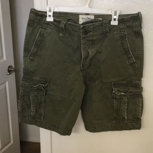 Abercrombie & Fitch cargo shorts - size 34.